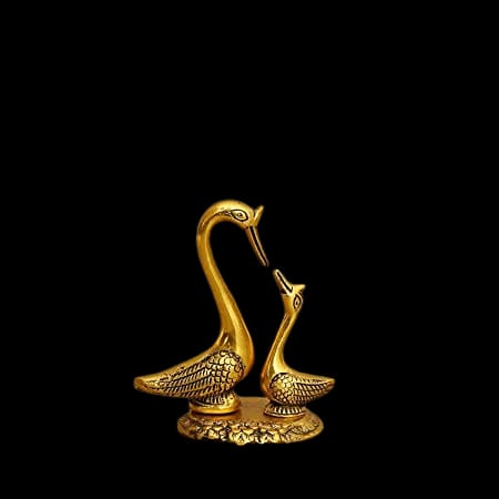Kissing Duck Metal Decorative Showpiece